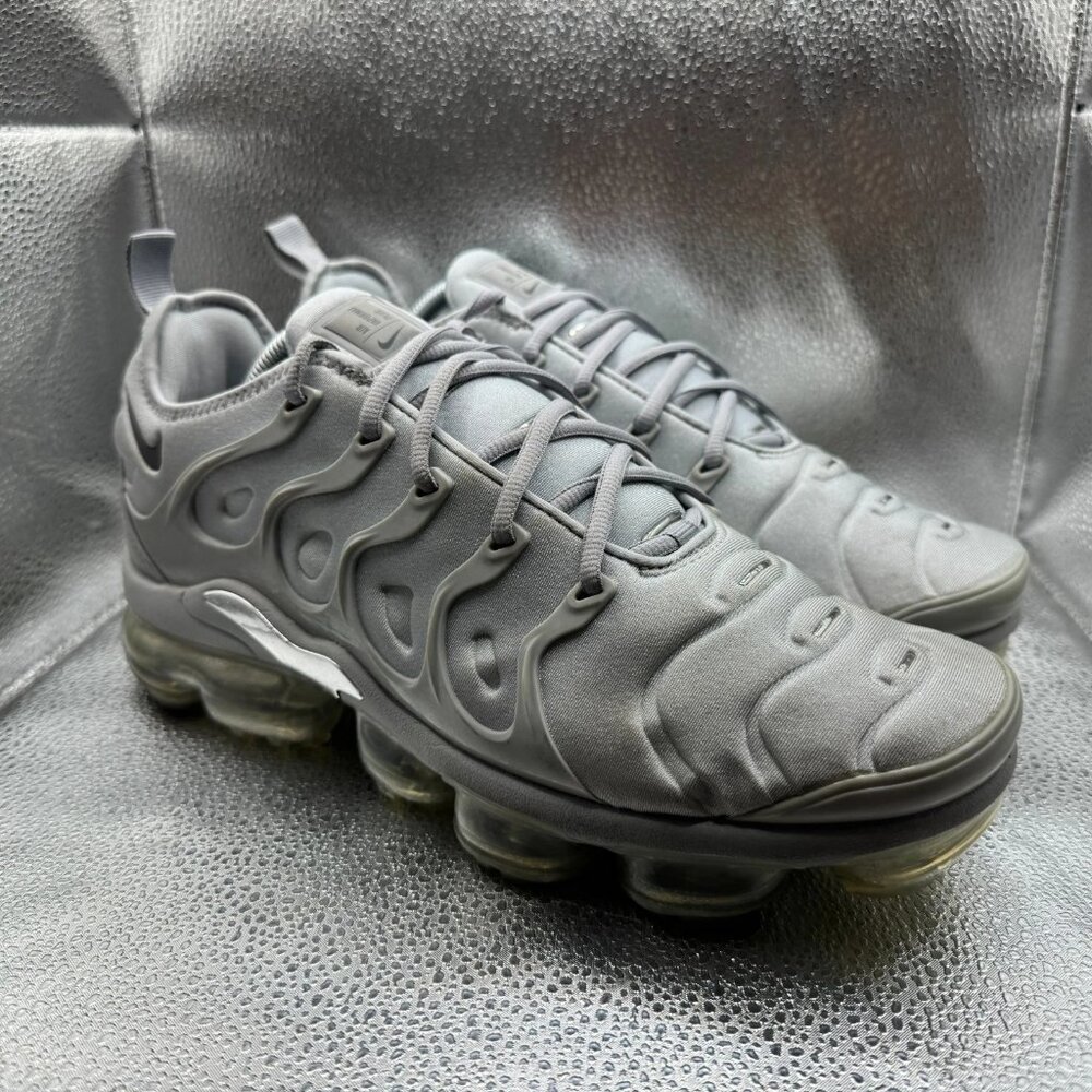 Size 10.5 Nike Air Vapormax Plus Wolf Gray Low Top Mens Sneakers 924453-005